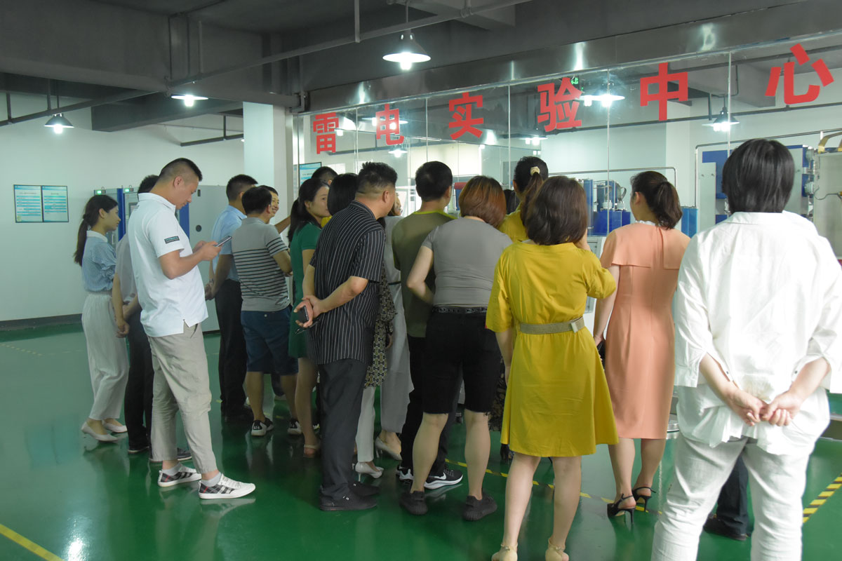 瑞士维多利亚大学MBA15-16班同学莅临时博在线登录防雷考察交流